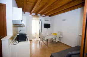 The House of Castle Apartments - Image 5