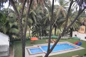 HOTEL PALMS - Image 2