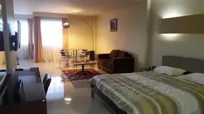 Jhoanie Hotel - Image 4