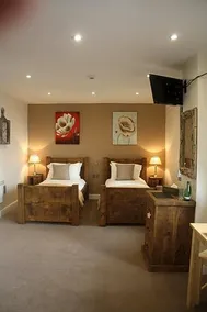 The Woodman Inn - Image 4