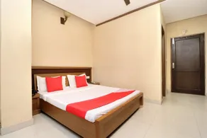 Hotel Bombay Regency by OYO Rooms - Image 3