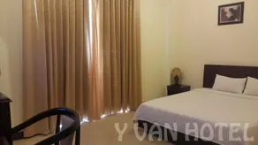 Y Van Hotel - Image 5