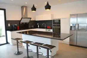 Zeitgenössische Villa mit Pool in Biarritz - Image 4