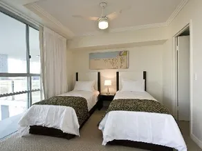 Pavilions Palm Beach - Image 3