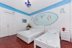 Old Town Jacuzzi Suite - Image 2