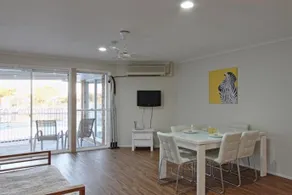 Adelong 9 Beach House - Image 5