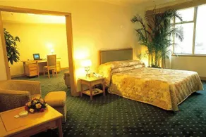 Jade Palace Hotel - Image 5