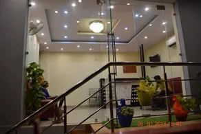 THE ROYAL STAY - Image 5