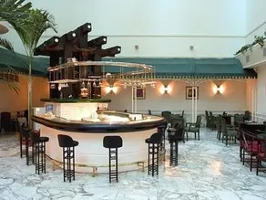Golden Dragon Hotel - Image 4