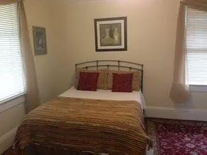 Beautiful and Historic Napa Bungalow - Image 4
