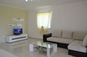 Holiday Home Cherry - Image 3