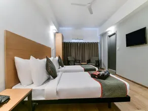 OYO Townhouse 074 Nampally - Image 3