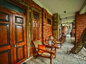 Travelers Lodge by City Hub - Image 5