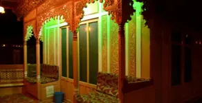 Paris House Boat - Image 2
