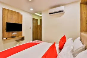 Hotel Suncity by OYO - Image 1