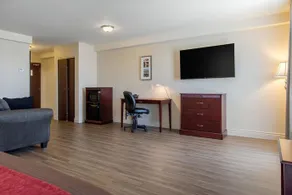 Comfort Inn & Suites - Image 3