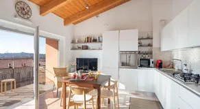Bright Apartment Como Cavallasca - Image 5