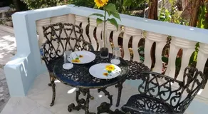 Sunflower Escape (AC / Wifi / Free Beach / Parking) - Image 5