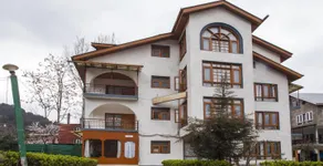 Season Palace - Image 4