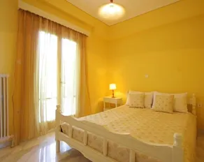 Bella Vista Studios and Apartments - Image 3
