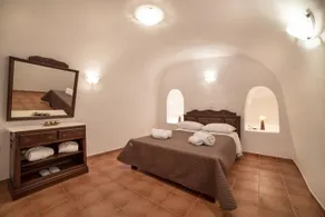 Oia Cave Houses - Image 3