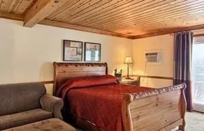 The Vineyard Inn on Suttons Bay-Lakeview Studio - Image 5