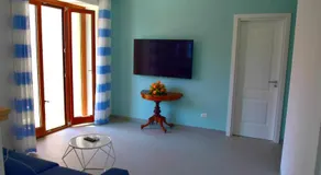 Sorrento Central and Sea View Flats - Image 2