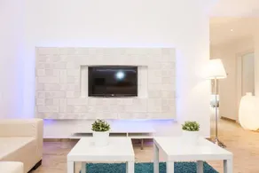 Luxurious Central Apartment - Image 2