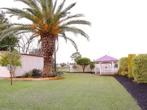Queens Holiday Accommodation - Image 4