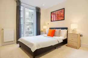Canary Gateway Apartments - Image 2
