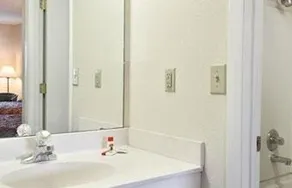 Rodeway Inn Lumberton - Image 2