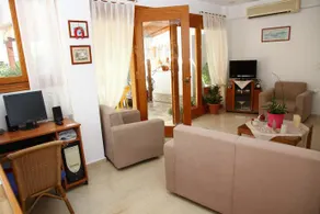Seven Flowers Apartment - Image 4
