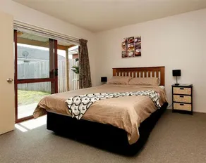 Hollyford Cottage - Image 3