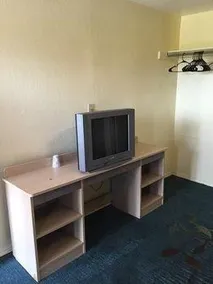 Colonial Motel - Image 5