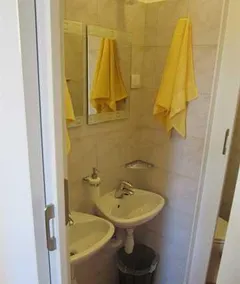 Apinelo Hostel & Apartments - Image 3