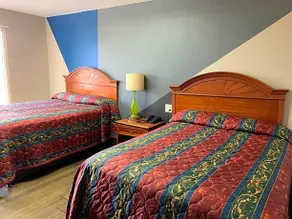 Royal Inn & Suites - Image 4