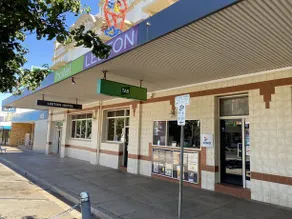 Leeton Hotel - Image 1