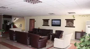 Uset Hotel - Image 3
