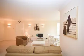Town or Country - Osborne House Apartments - Image 3