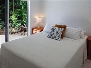 Gardenia Luxury Holiday House - Image 2