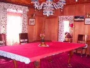 HouseBoat Flora Group - Image 3