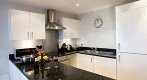 Watford Centre - Luxury Penthouse - Image 5