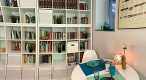 An independent beach retreat steps from the lake and right in the city - Image 4