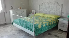 White and pink rooms - Image 2