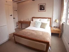 Queens Lodge - Image 5