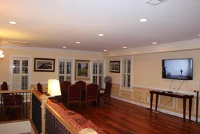Penthouse Condo - FREE Designated Parking - Image 4