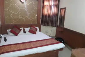 Hotel Royal Plaza - Image 2