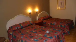 Plaza Inn & Suites - Image 4