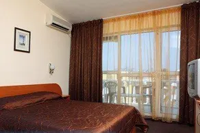 Hotel Ianis - Image 2