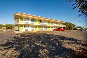 Budget Inn - Image 5